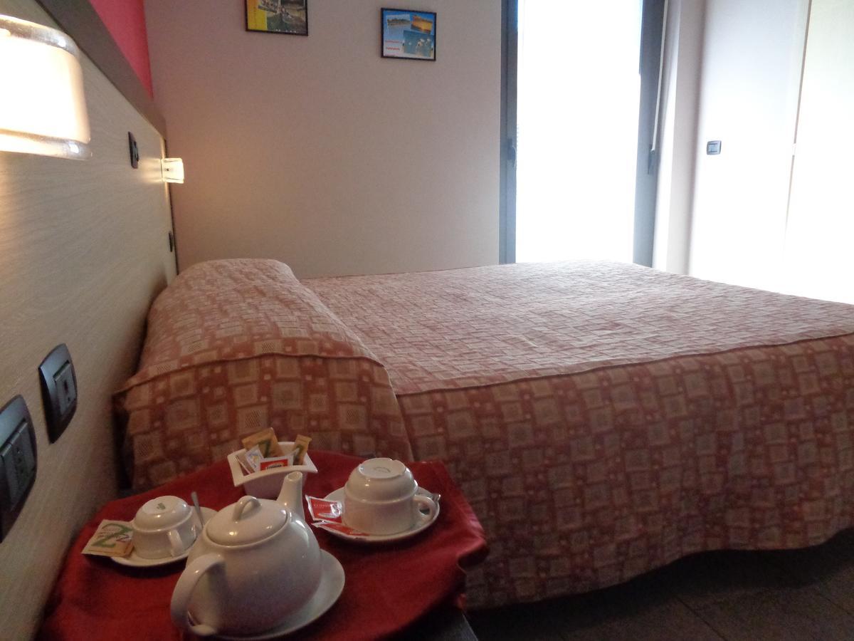 Hotel Airone トリニターポリ エクステリア 写真