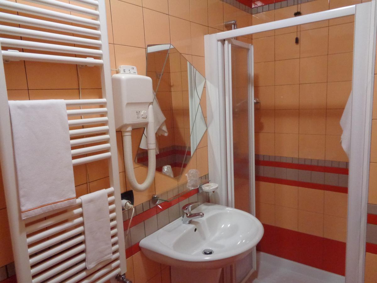 Hotel Airone トリニターポリ エクステリア 写真