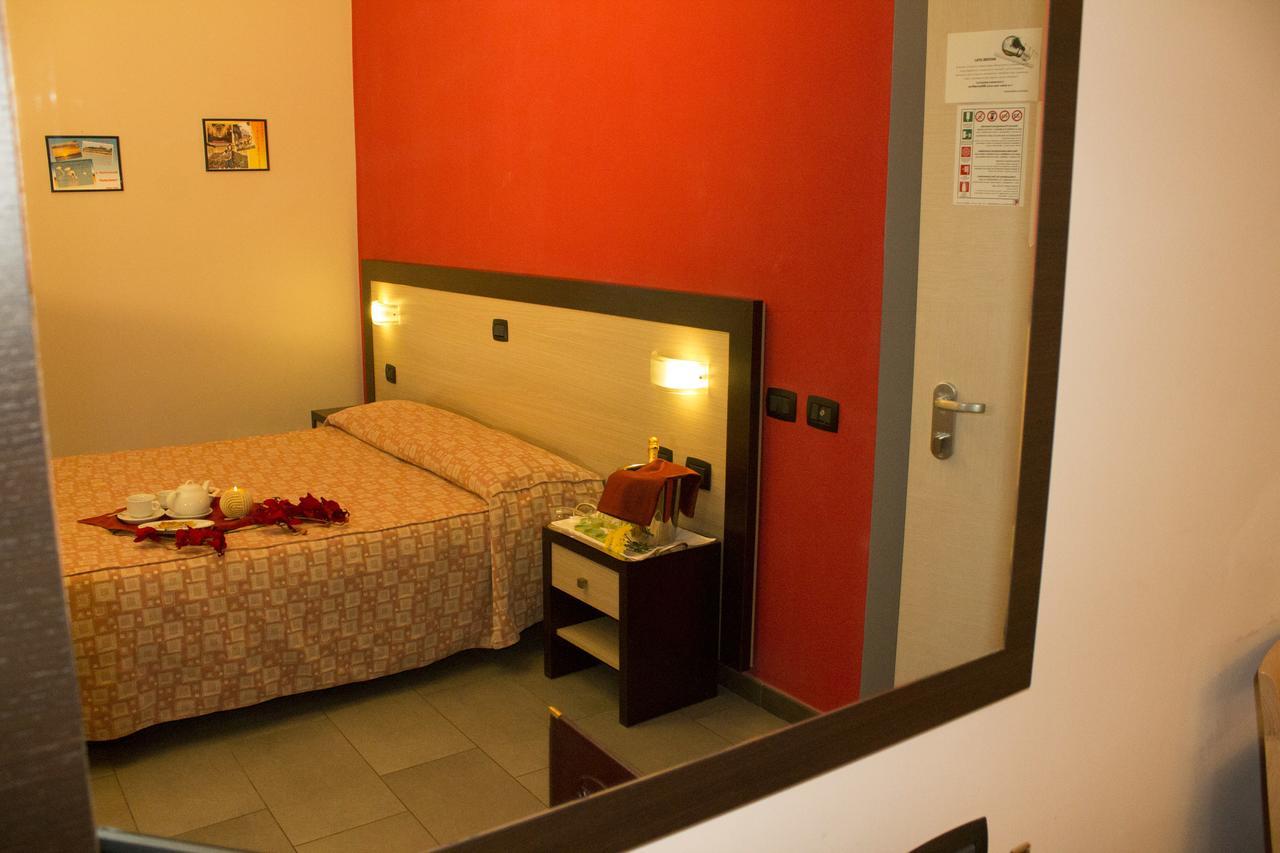 Hotel Airone トリニターポリ エクステリア 写真